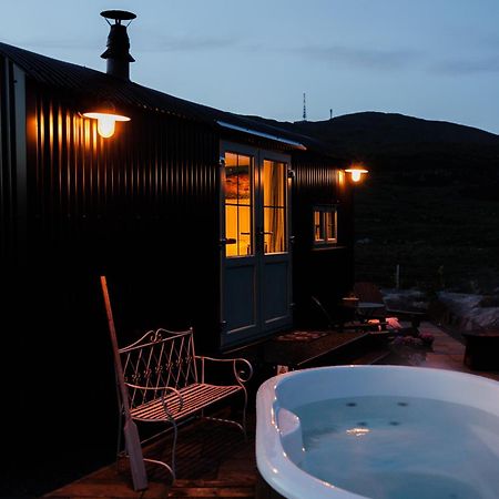 Black Hut At Slieve Croob Glamping Ballyward Екстериор снимка