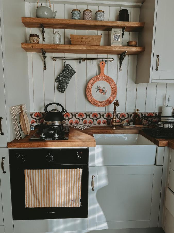 Black Hut At Slieve Croob Glamping Ballyward Екстериор снимка